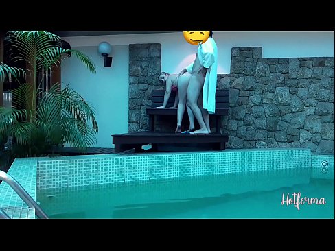 ❤️ Boss neskamea igerilekura gonbidatzen du, baina ezin izan dio beroari eutsi ❤ Porno gurean eu.loanworld.top