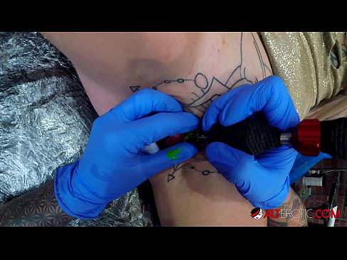 ❤️ Sully Savage-k izugarri tatuatu zuen klitorian tatuaje bat egin zuen ❤ Porno gurean eu.loanworld.top